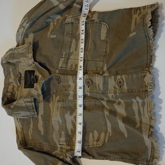 Sanctuary Green Camo Print Cropped Jacket A12 - Picture 3 of 6